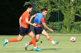 ag中国官网-拉齐奥发布备战花絮；集结日止住颓势；亚冠任务艰巨；身体对抗强度拉满